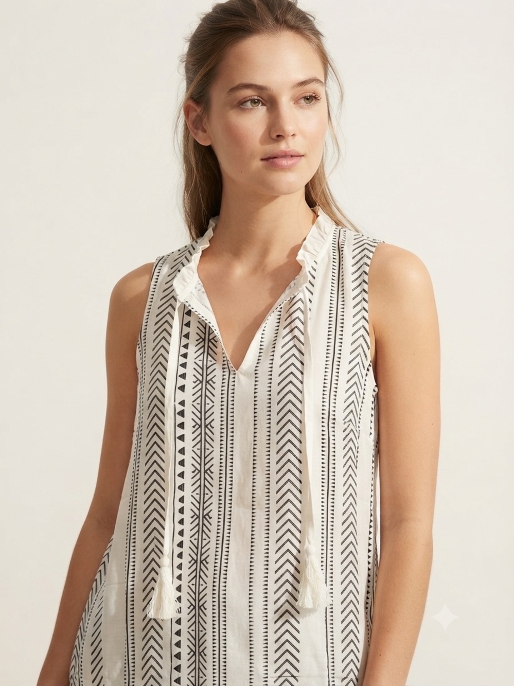 Cupshe Western Casual White & Black Striped Geometric Sleeveless V-Neck Camisole